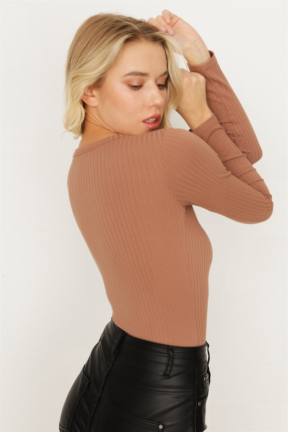 Kadın Uzun Kollu Alttan Çıtçıtlı Body · 154