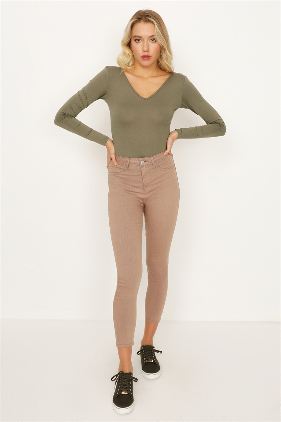 Kadın Yırtık Detaylı Yüksek Bel Skinny Jeans · 472