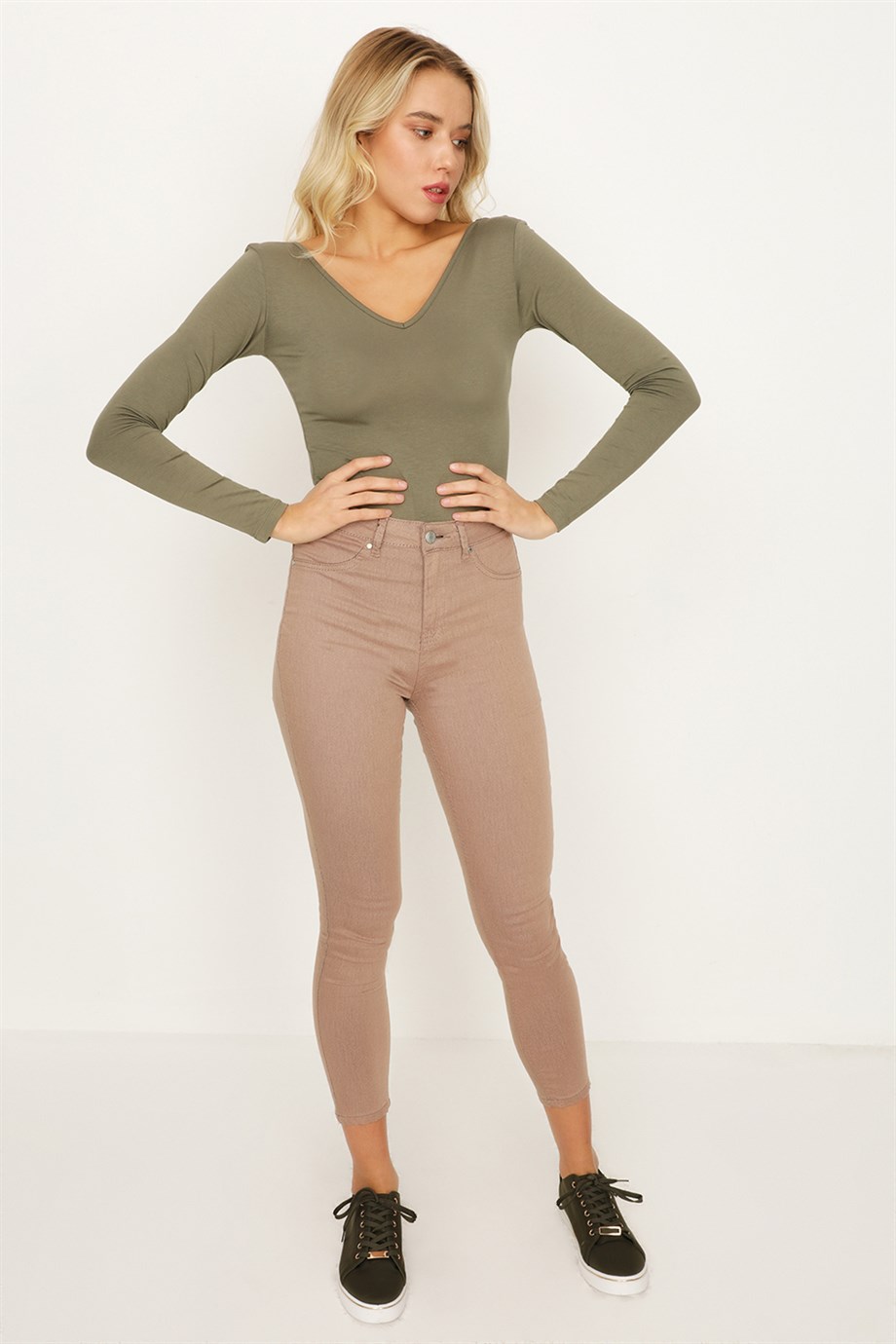 Kadın Yırtık Detaylı Yüksek Bel Skinny Jeans · 596