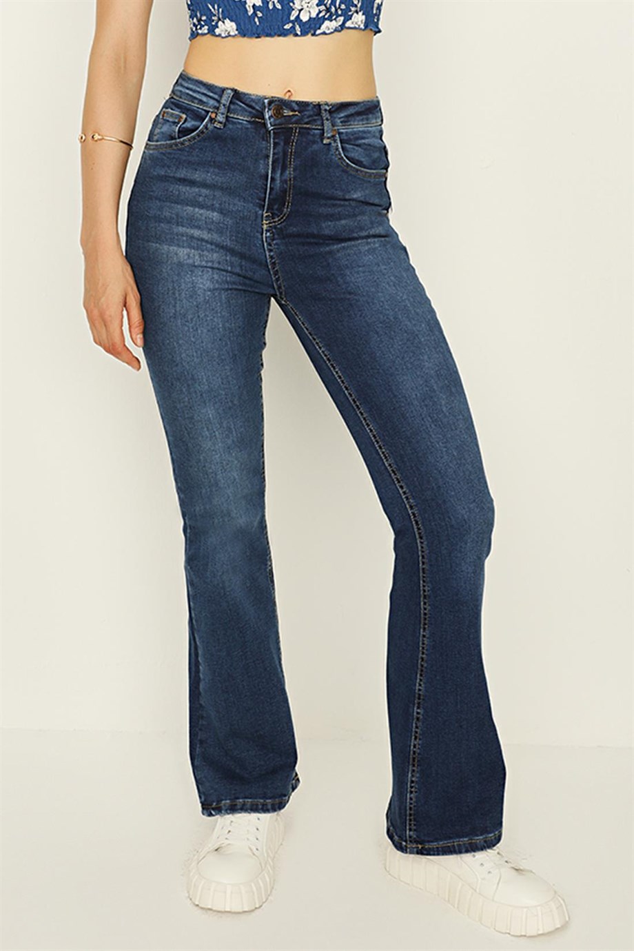Kadın Yüksek Bel İspanyol Paça Jeans · 77