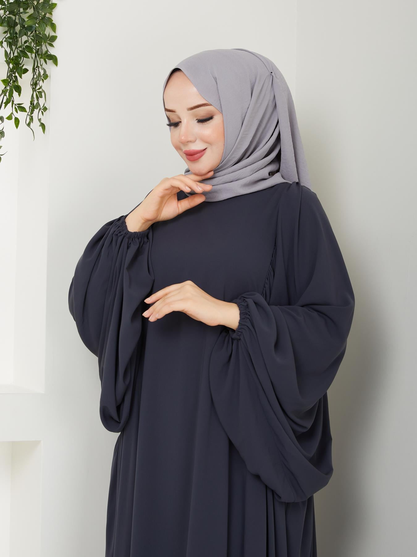 Züleyha Ferace & Abaya - Füme