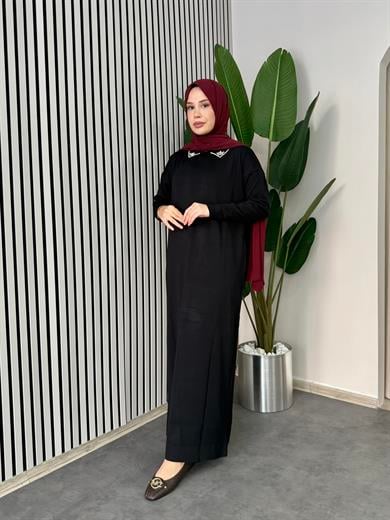 Yakası Taşlı Triko Elbise - Siyah