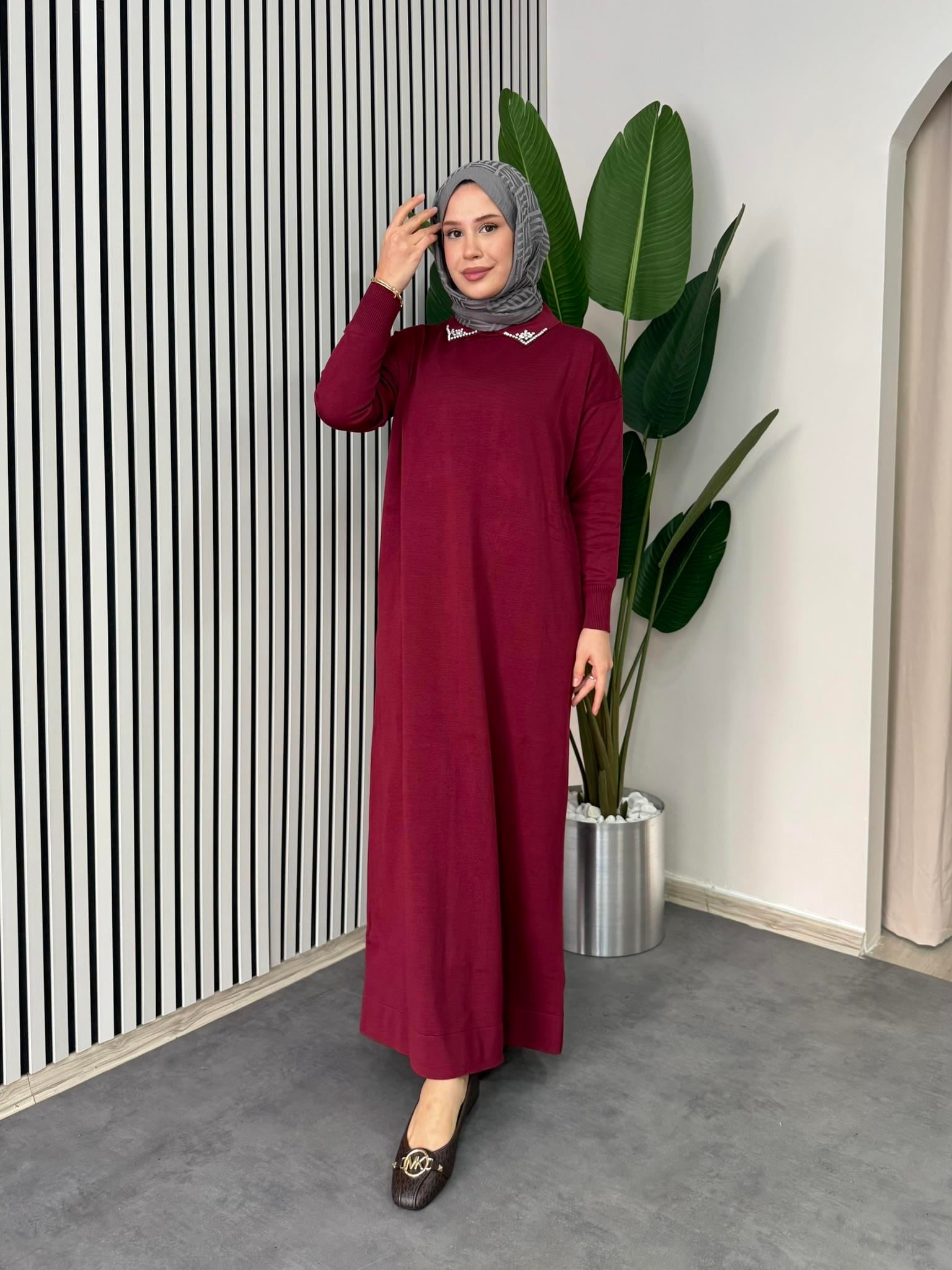 Yakası Taşlı Triko Elbise - Bordo