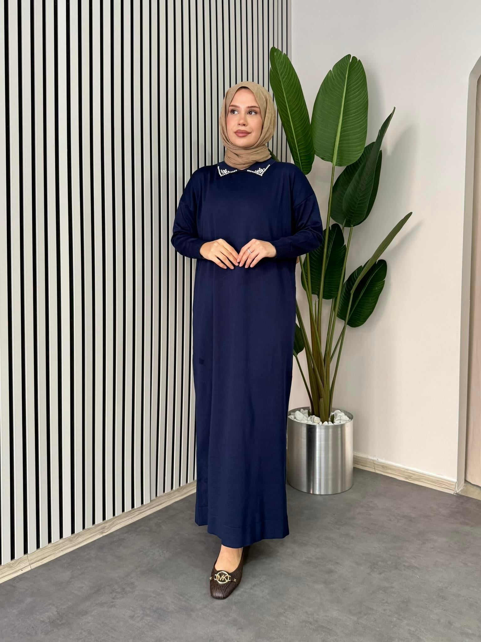 Yakası Taşlı Triko Elbise - Lacivert