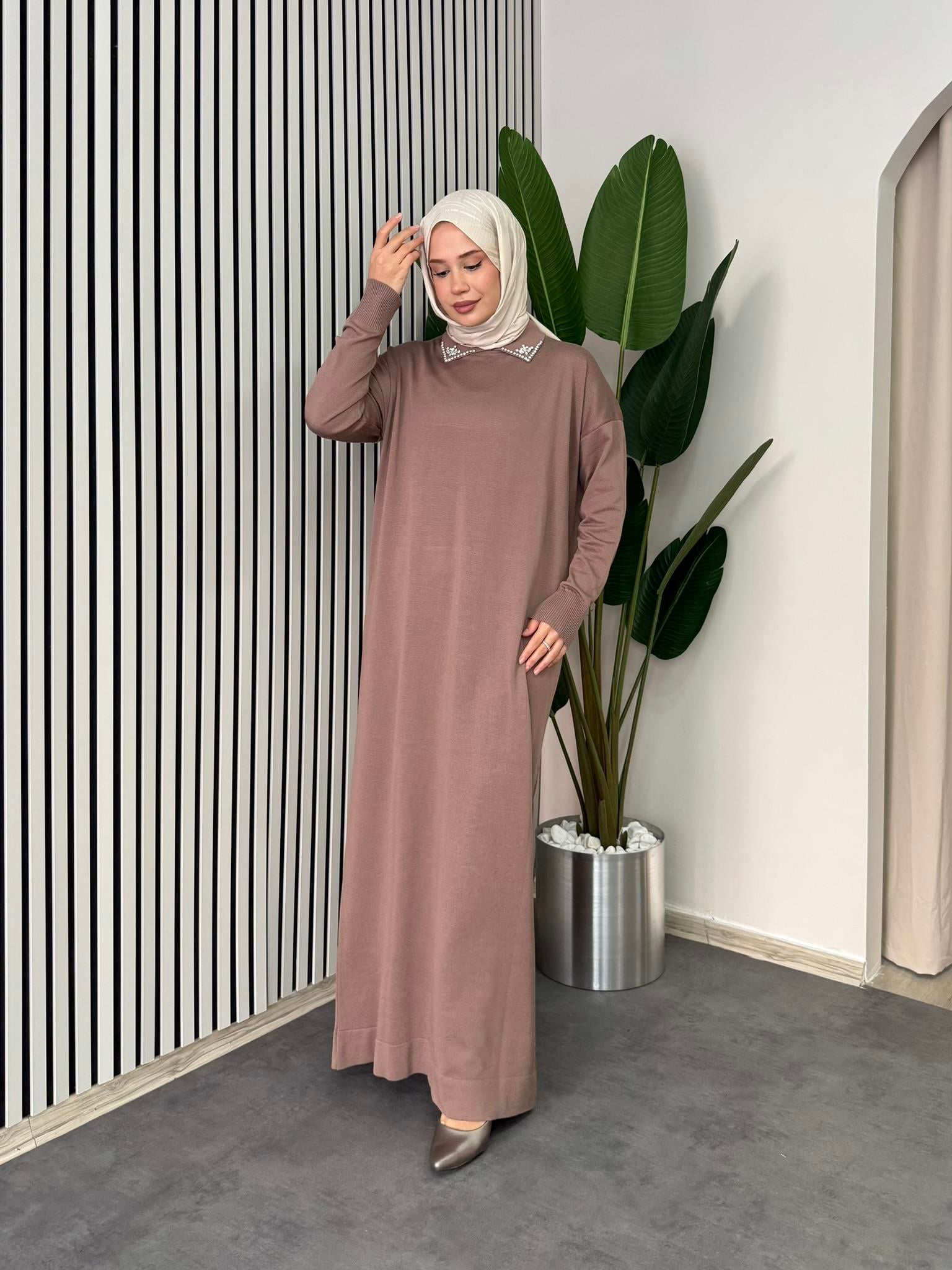 Yakası Taşlı Triko Elbise - Sütlü Kahve