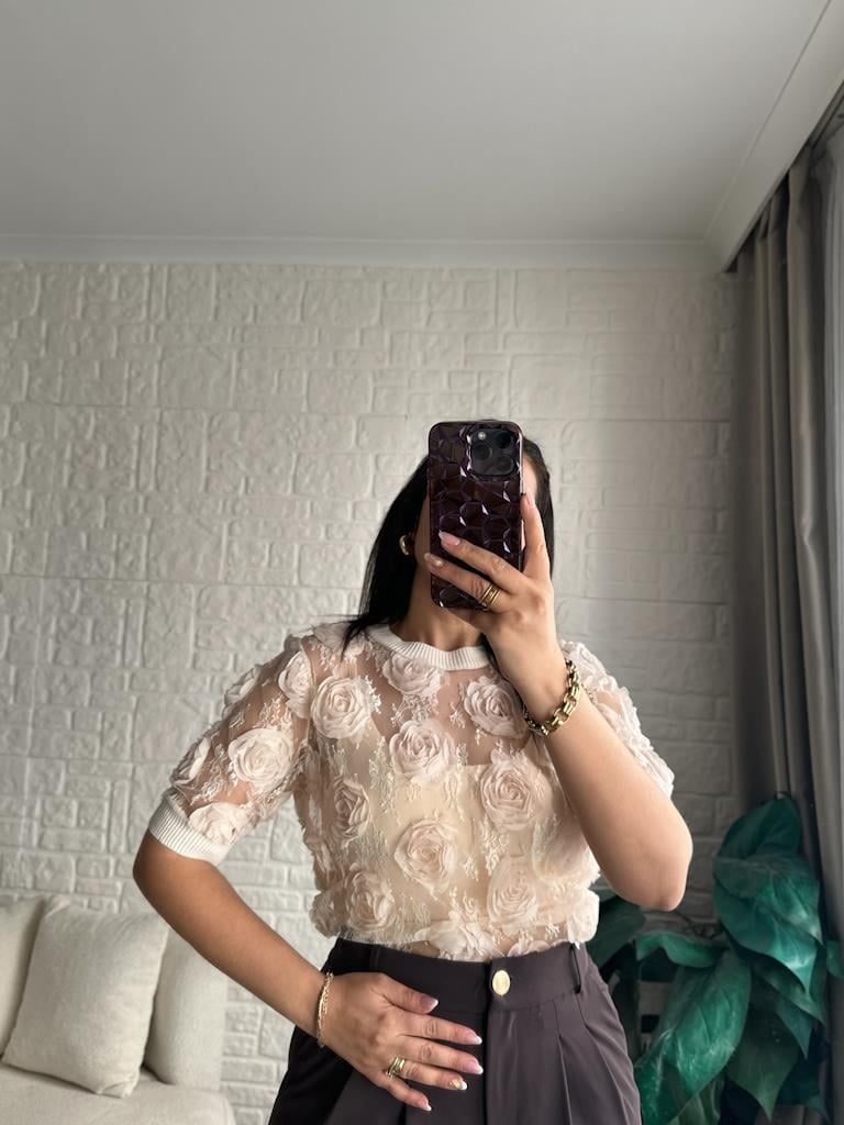 3 Boyutlu Gül İşlemeli Dantel Bluz Taş