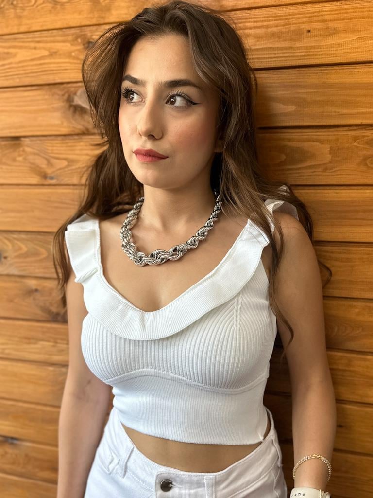 Arka Ön V Yaka Fırfır Detay Triko Crop Bluz Beyaz