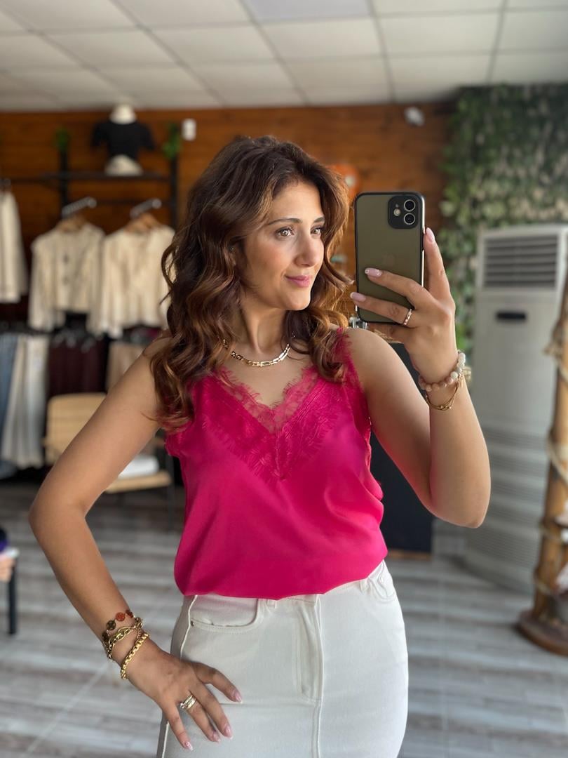 Askıları Ayarlanabilir V Yaka Dantel Detaylı Şifon Bluz Pembe