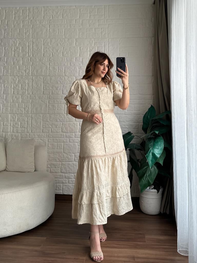 Bej Kare Yaka Önü Düğmeli Kol Bağlama Fisto Elbise