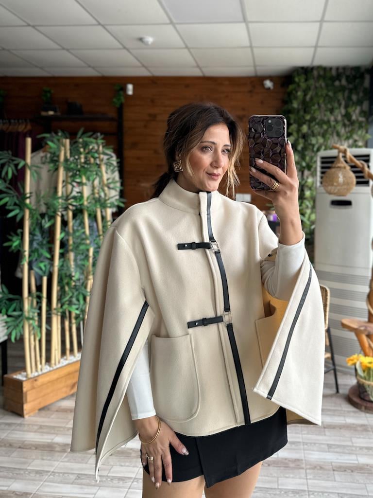 Deri Kemer Biritli ve Kol Biyeli Kaşe Panço Krem