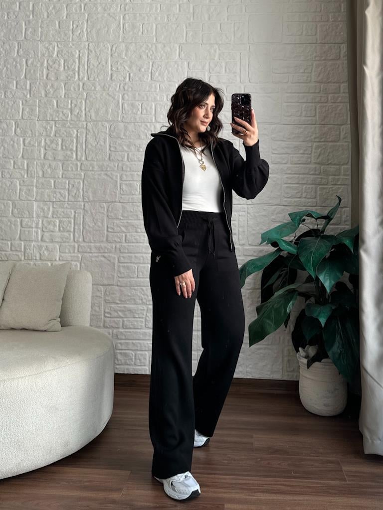 Dik Yaka Önü Fermuarlı Triko Takım Siyah