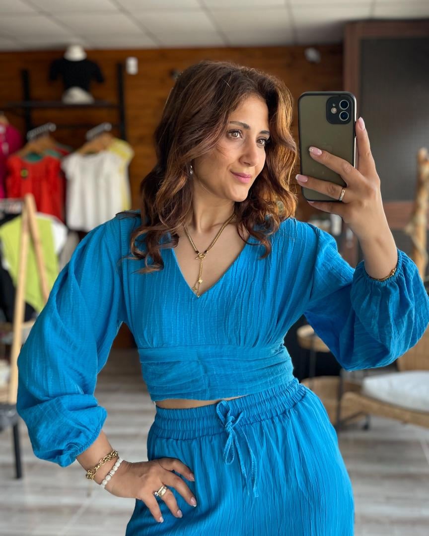 DRAPE DETAYLI GOFRE KETEN KUMAŞ BLUZ MAVİ