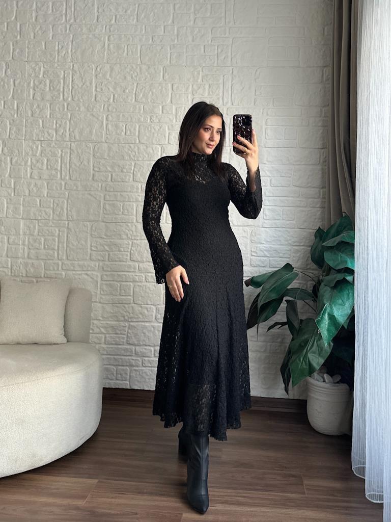 Eteği Volanlı Maxi Dantel Elbise Siyah