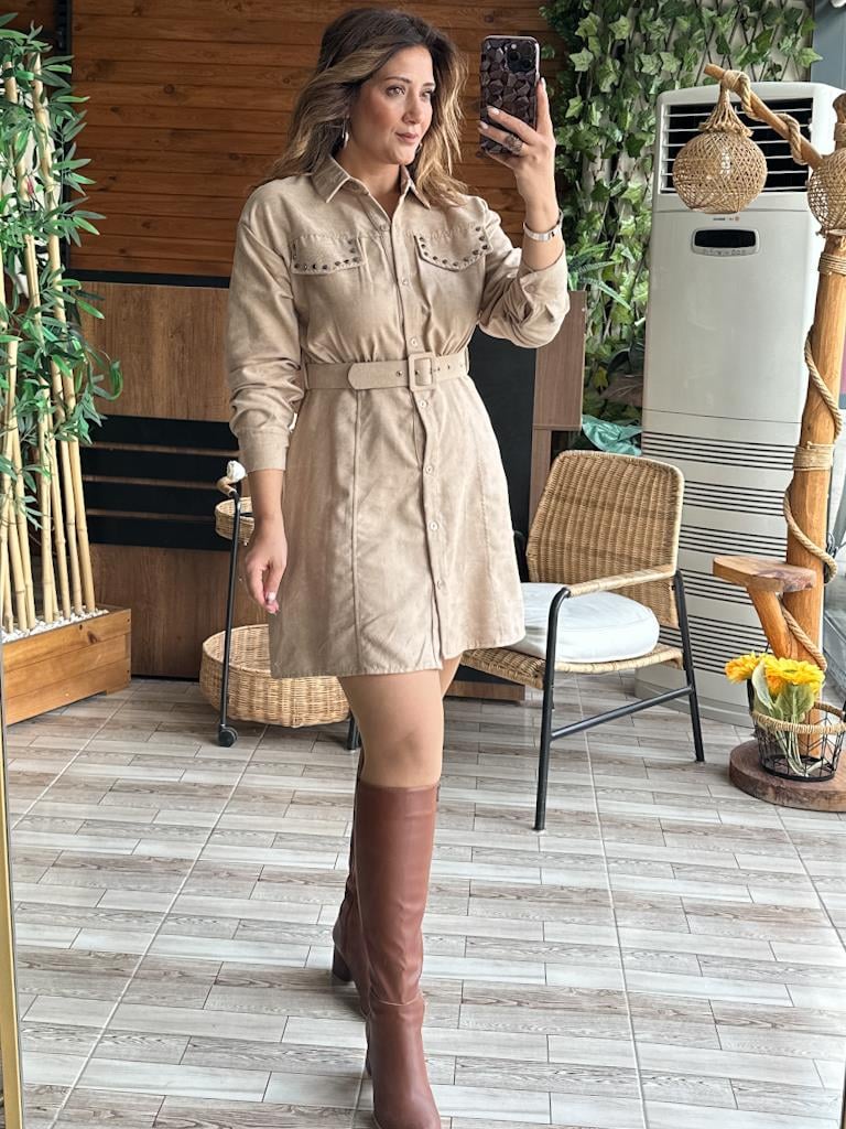 Gömlek Görünümlü Kemerli Cep Zımba Detaylı Süet Elbise Vizon