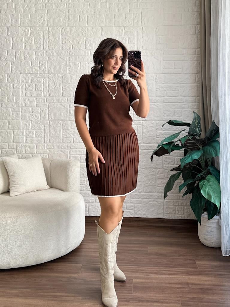 Kahverengi Sıfır Yaka Pileli Triko Takım