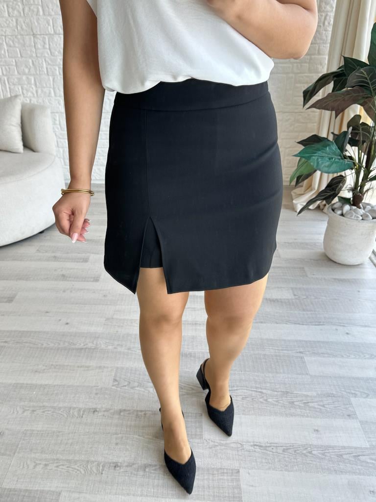 Karol Arkası Etek Görünümlü Şortlu Etek Siyah