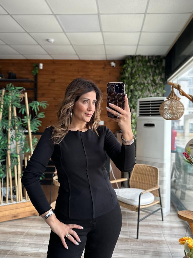 Karol Geniş Yaka Ters Dikiş Detyalı Bluz Siyah