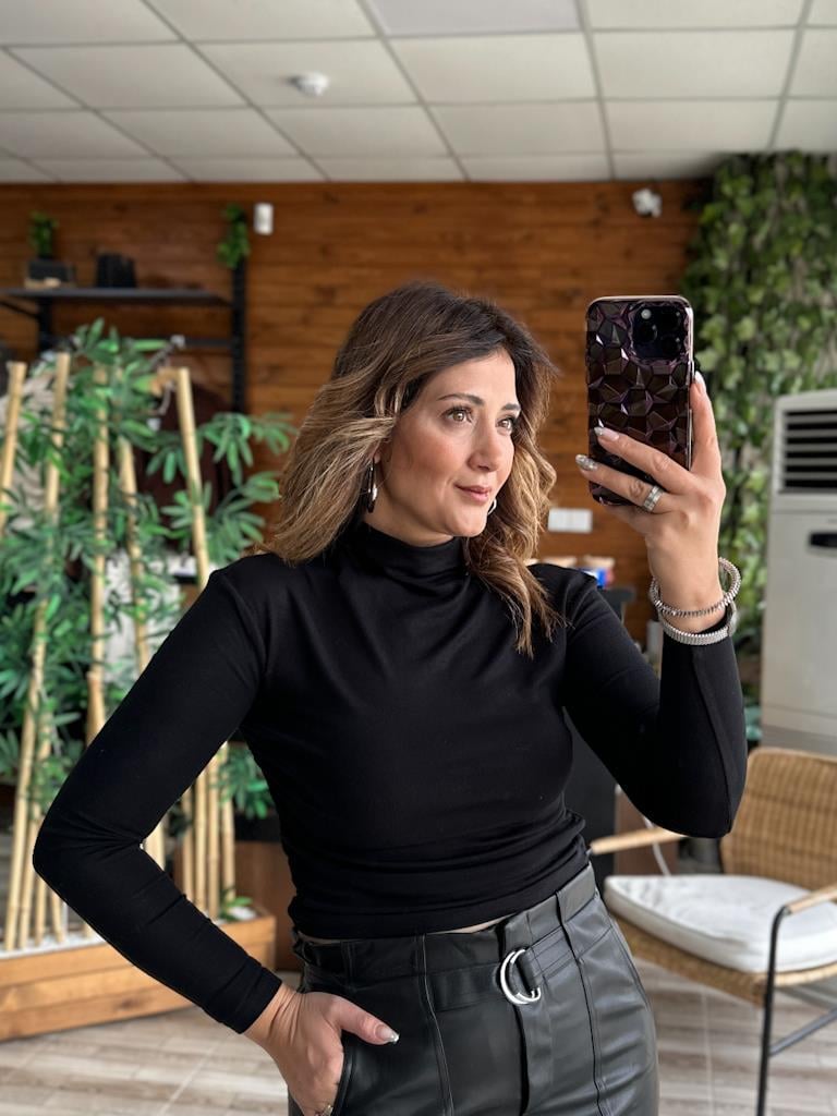 Karol Yarım Balıkçı Modal Kumaş Bel Büzgülü Bluz Siyah