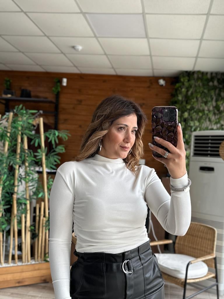 Karol Yarım Balıkçı Modal Kumaş Bel Büzgülü Bluz Ekru