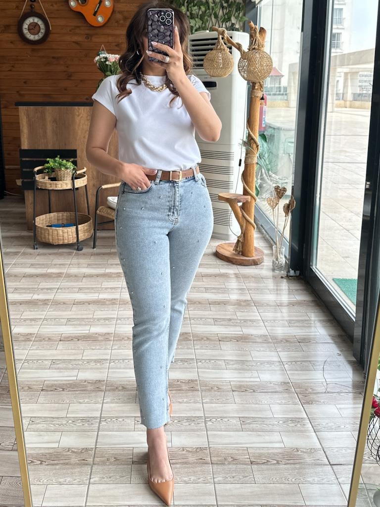 Kesik Paça Yüksek Bel Taş Detay Mom Fit