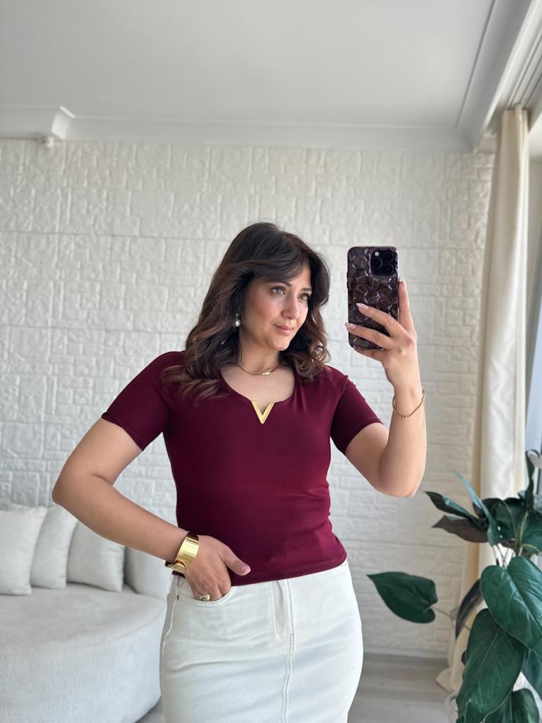Koyu Bordo  Modal Kumaş V Metal Detaylı Kısa Kol Bluz