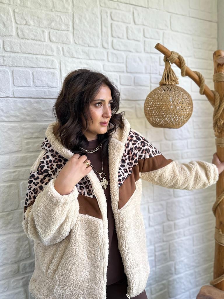 Leopar Kapitone Garnili Kapüşonlu Astarlı Pelüş Mont