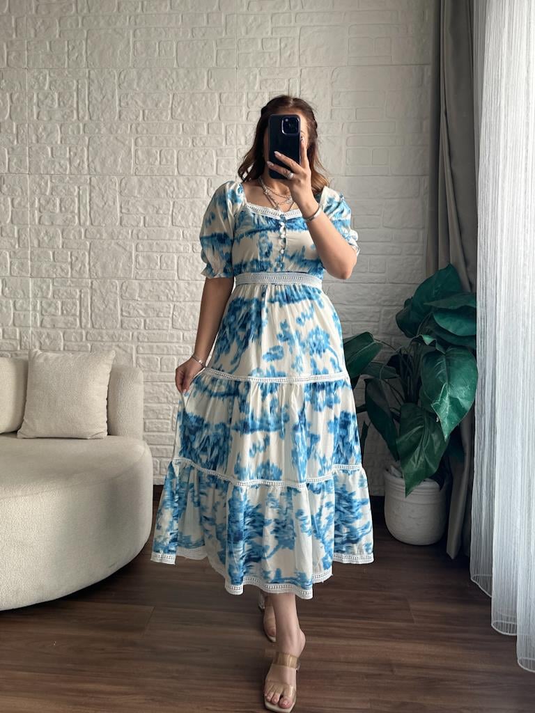 Mavi Batik Desen Güpürlü Kalp Yaka Elbise