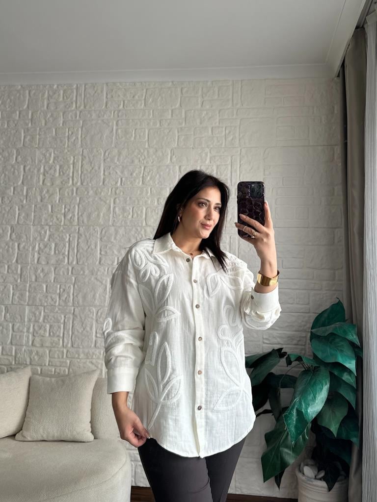 Önü Yaprak Panç Nakışli Müslin Gömlek Ekru