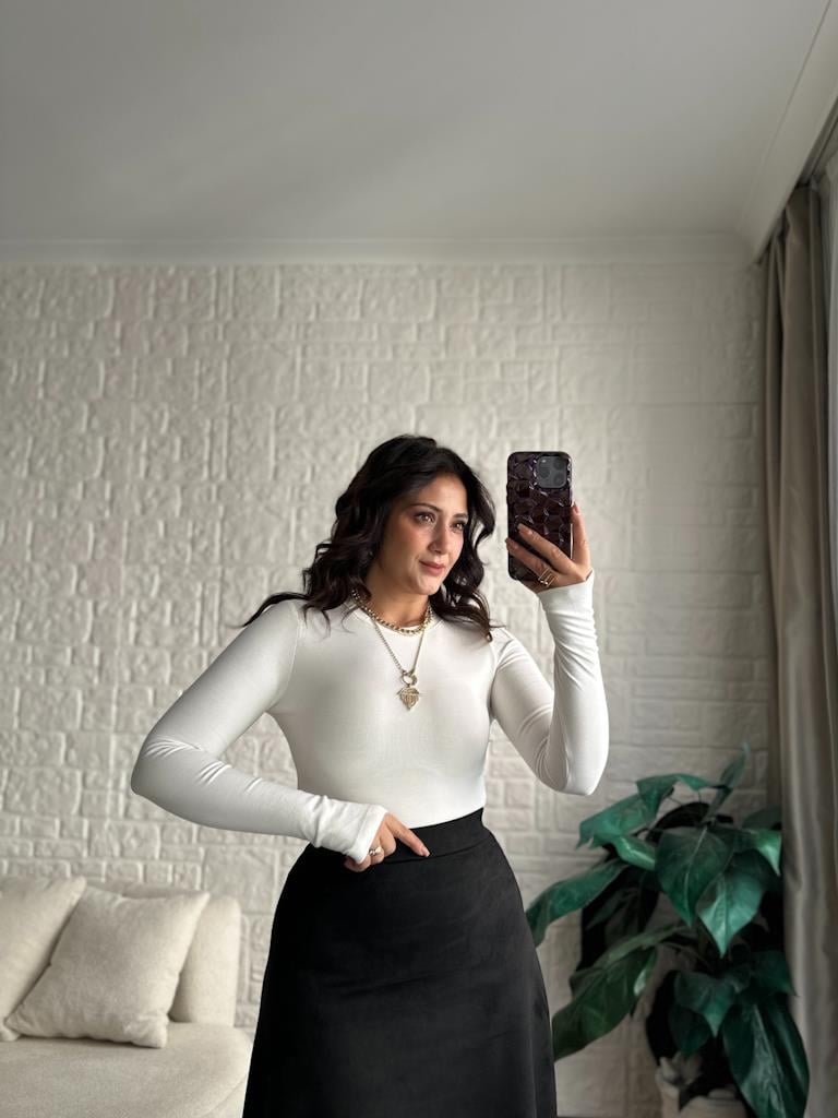 Orjinal Marka Bisiklet Yaka Parmak Geçme Detaylı Bluz Krem