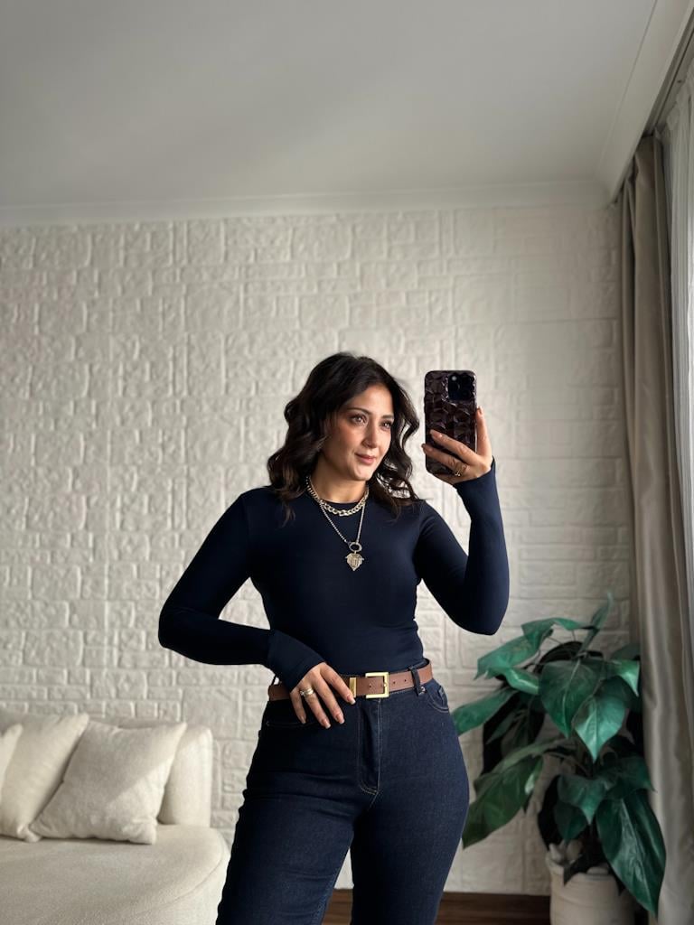 Orjinal Marka Bisiklet Yaka Parmak Geçme Detaylı Bluz Lacivert