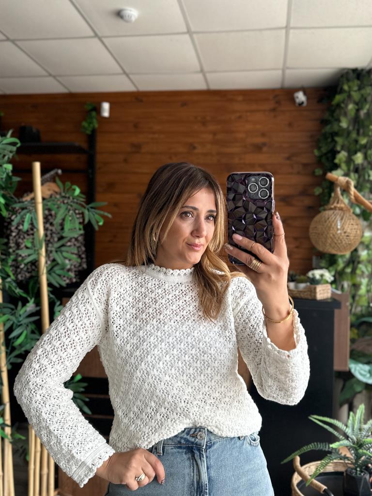 Orjinal Marka Sıfır Yaka Ajur Detay Triko Bluz