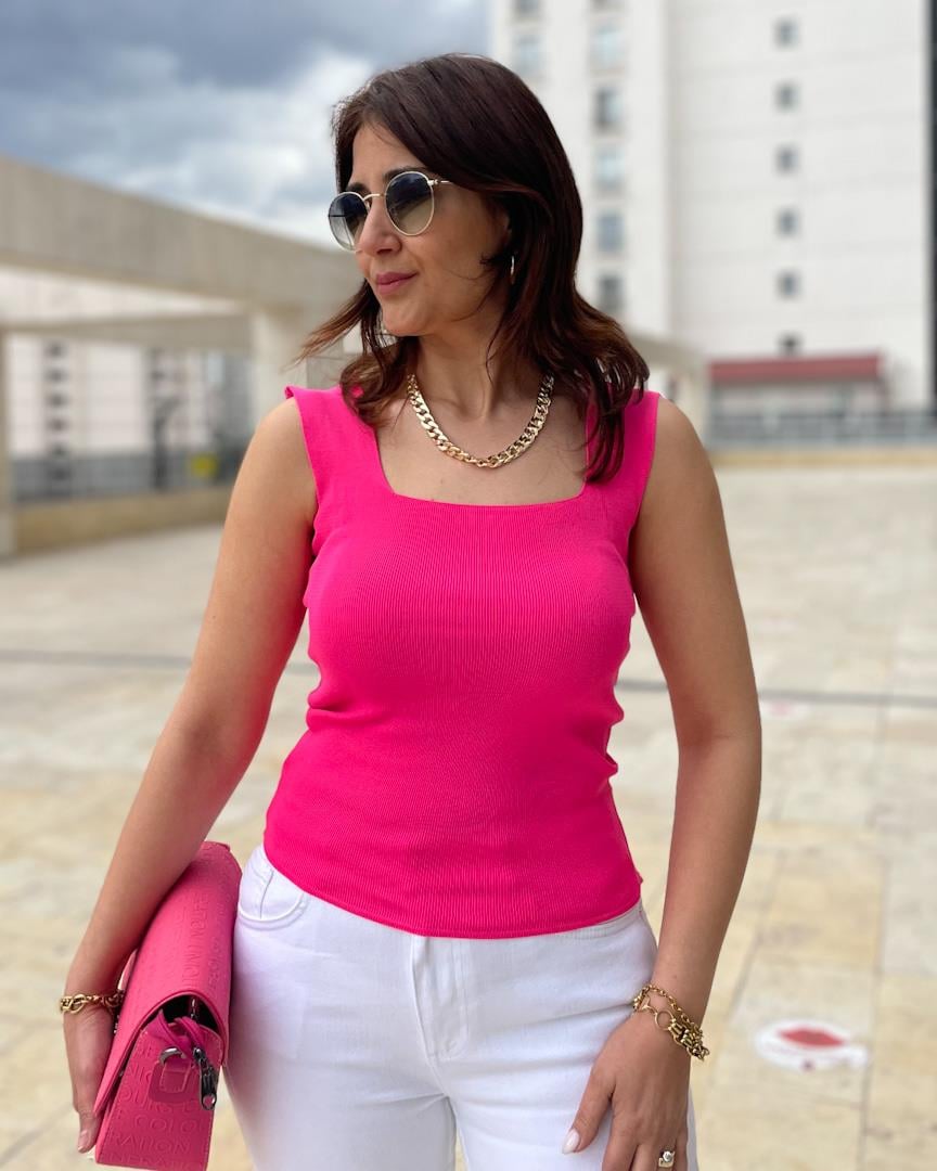 PEMBE KARE YAKA BLUZ