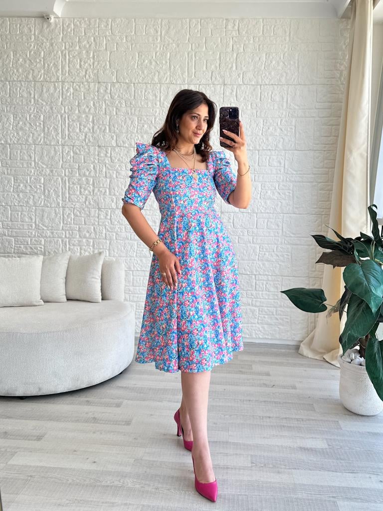 Prenses Kol Mavi Çiçek Desenli Elbise