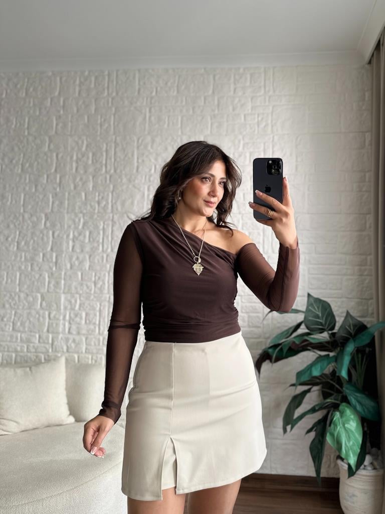 Quzu Tül Detay Drapeli Düşük Omuz Bluz Kahverengi