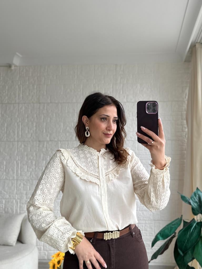 Robası Fırfır Detaylı Güpür Gömlek