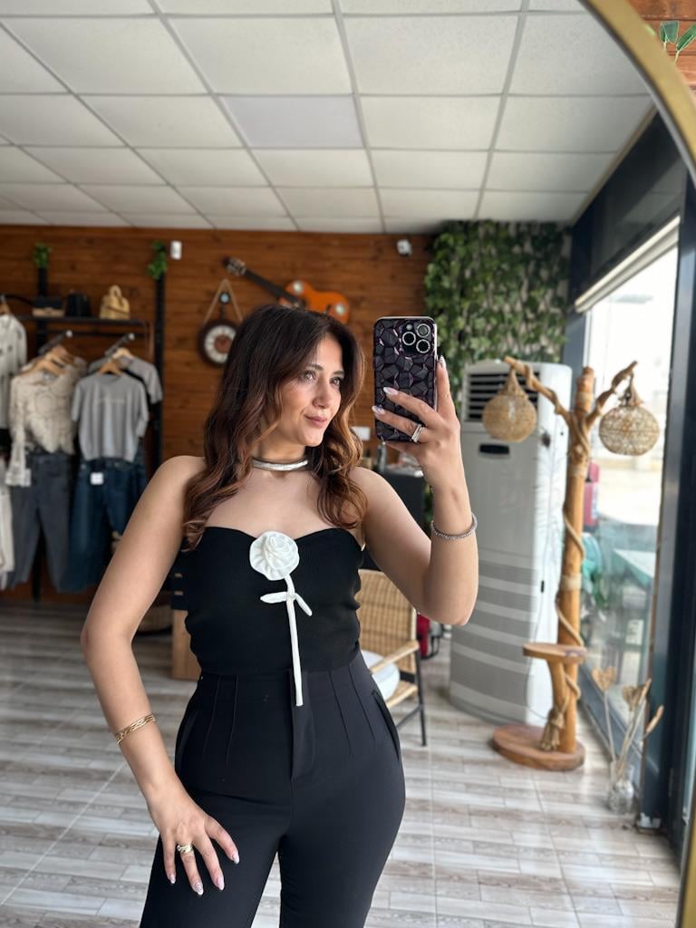 Şifon Gül Detay Siyah Straplez Triko Bluz
