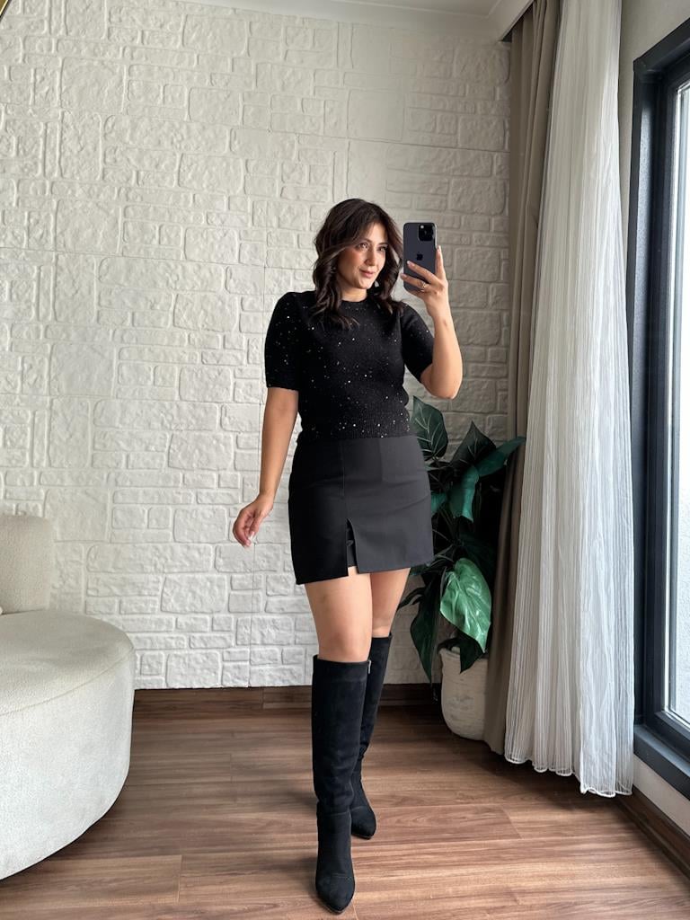 Siyah Orjinal Marka Yırtmaç Detaylı İçi Şortlu Etek