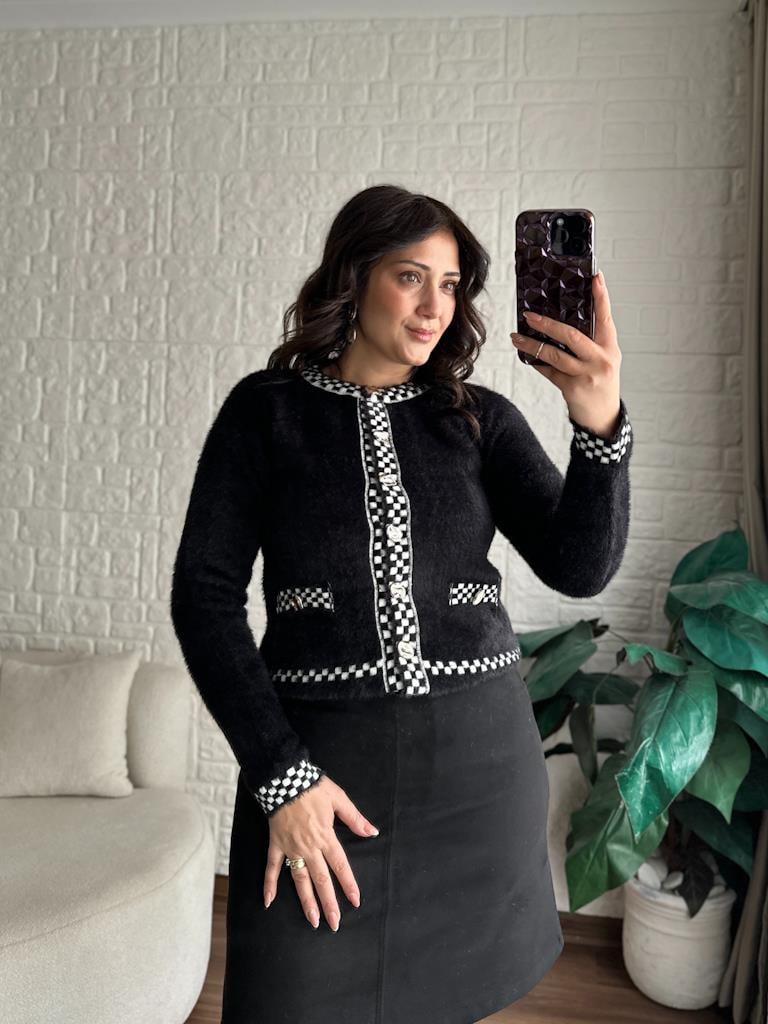 Siyah Üzeri Beyaz  Dama Desenli Yumoş Hırka Siyah