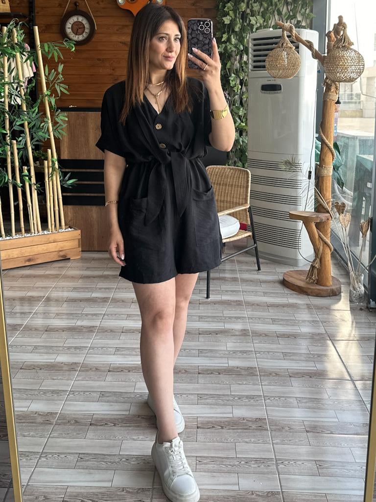 Siyah V Yaka Düğmeli Beli Lastikli Şort Tulum