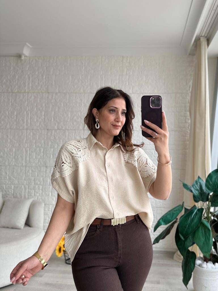 Taş Omuz Dantelli Keten Gömlek