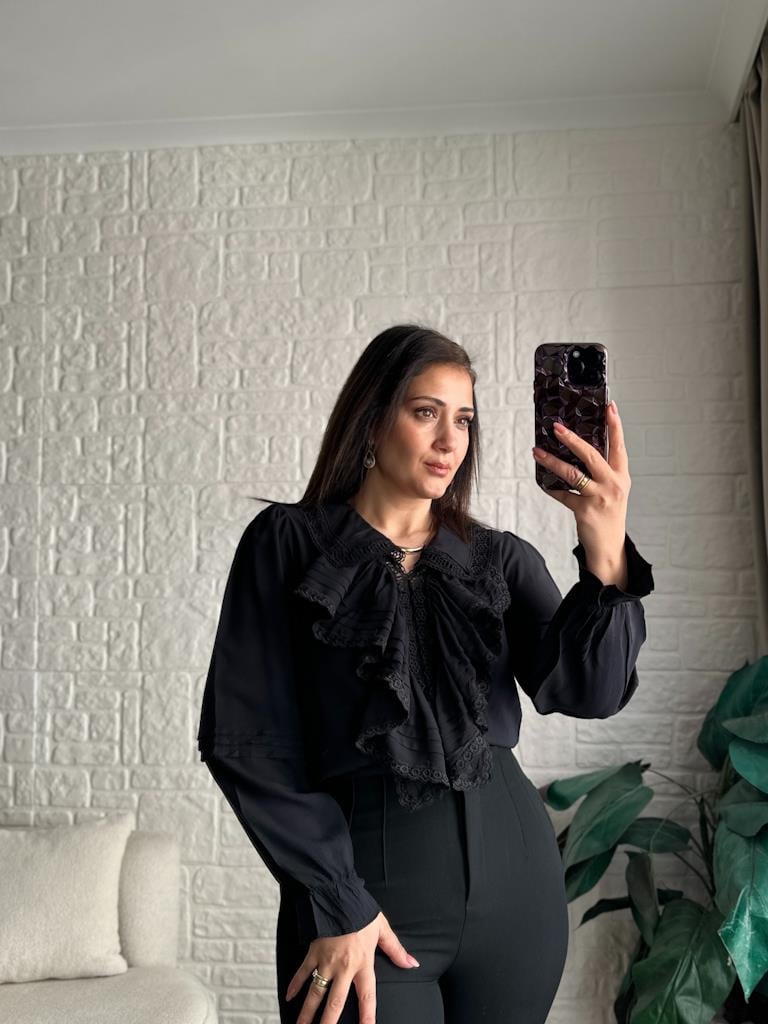 Tasarım Bej V Yaka Önü Volanlı Bluz Siyah