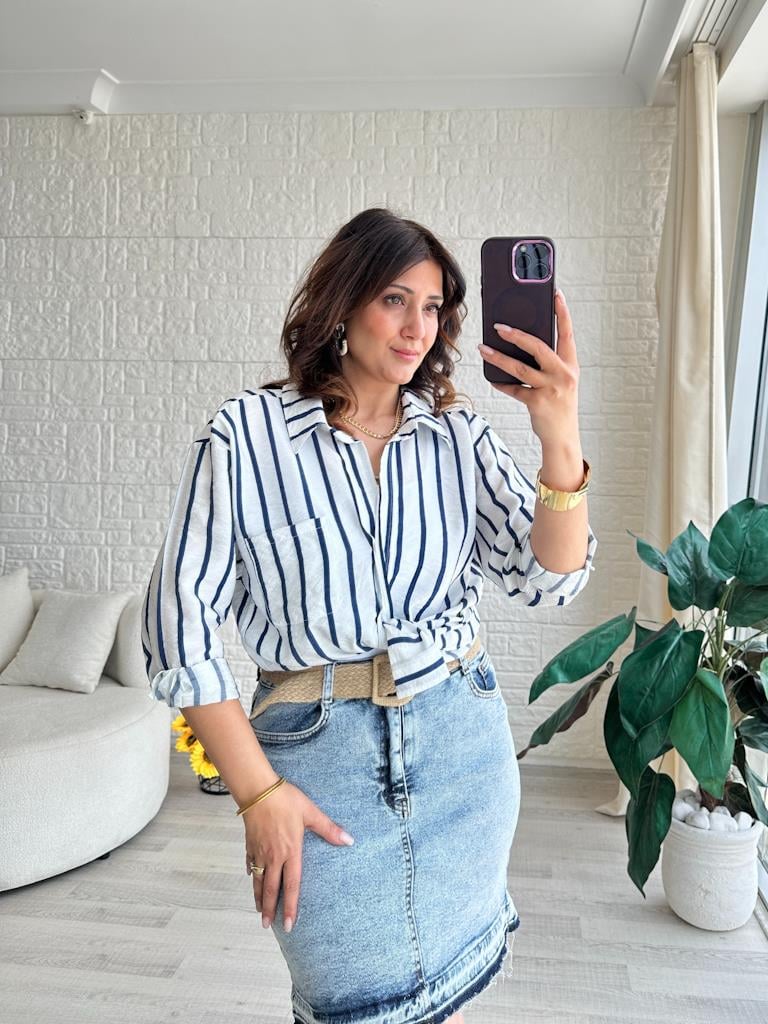 Tek Cep Detaylı Beyaz Üzeri Lacivert Çizgili Aerobin Salaş Gömlek