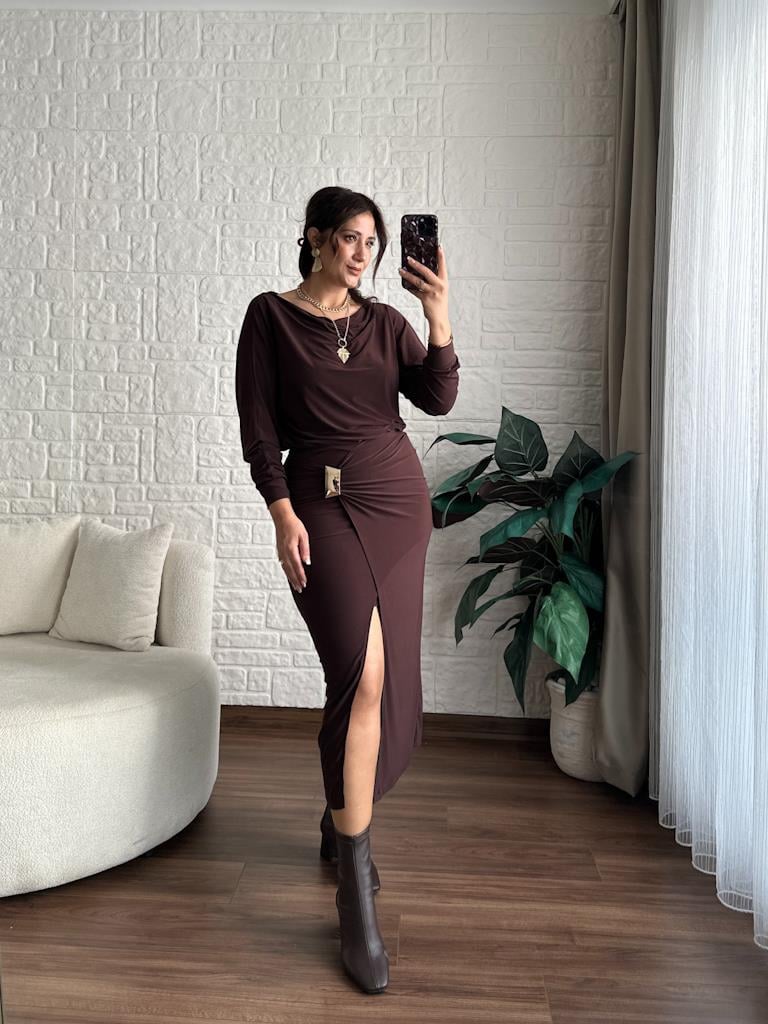 Yarasa Kol Etek Toka Detaylı Sandy Kumaş Elbise Kahverengi