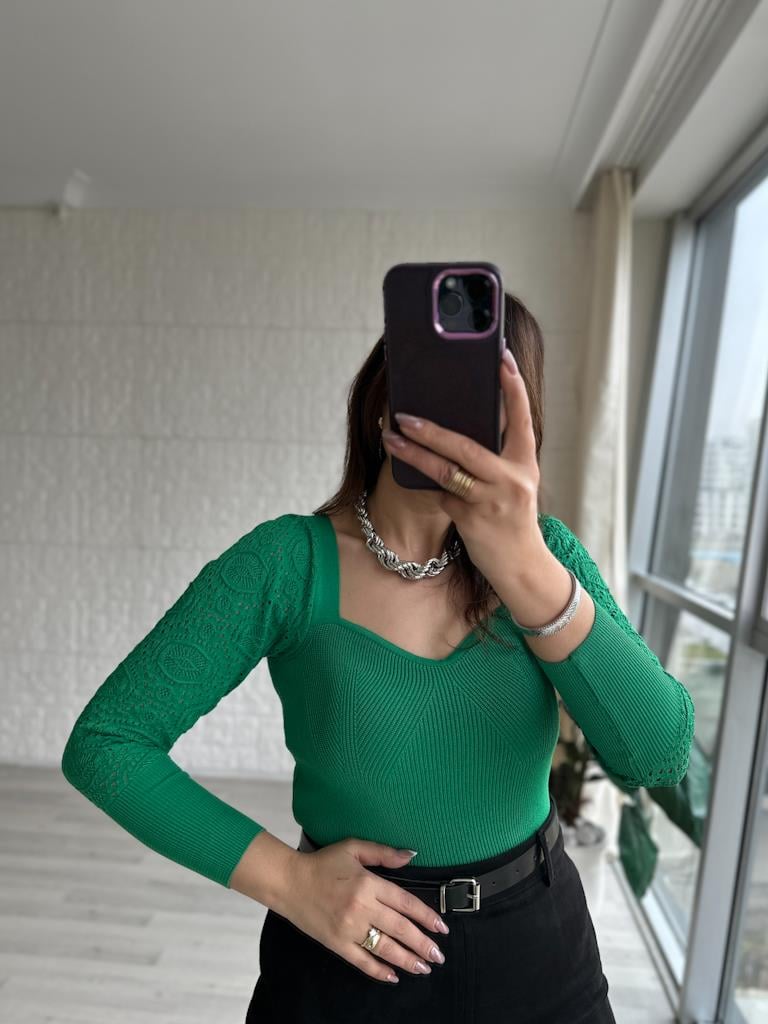Yeşil  Kolu Ajurlu Kalp Yaka Triko Bluz