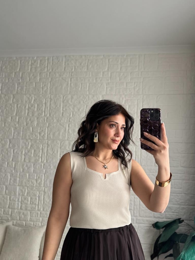 Bej V Yaka Detaylı Fitilli Full Likralı Bluz
