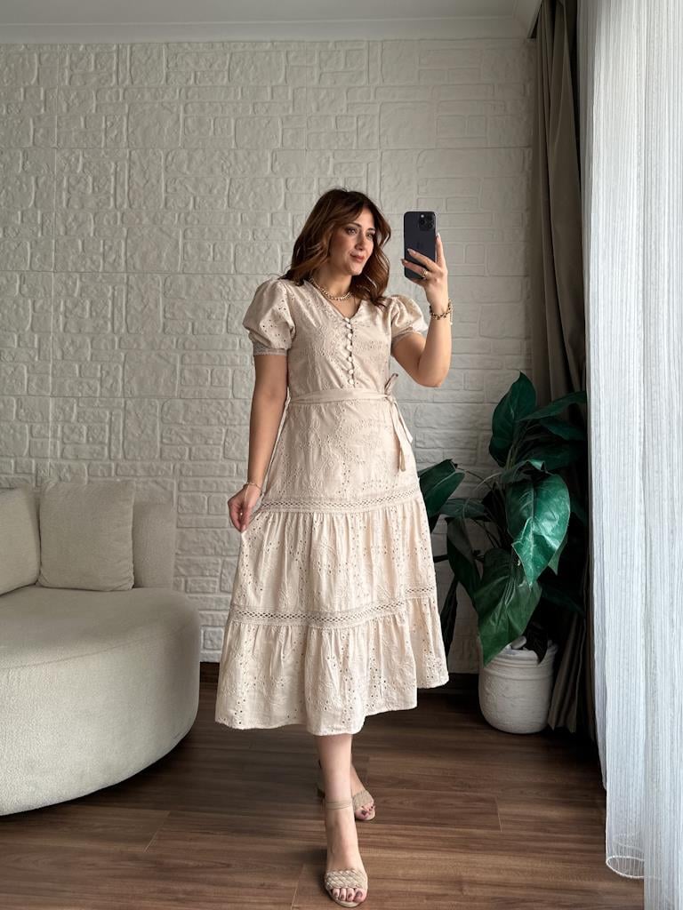 Bej V Yaka Önü Düğmeli Fisto Nakışlı Elbise 2092