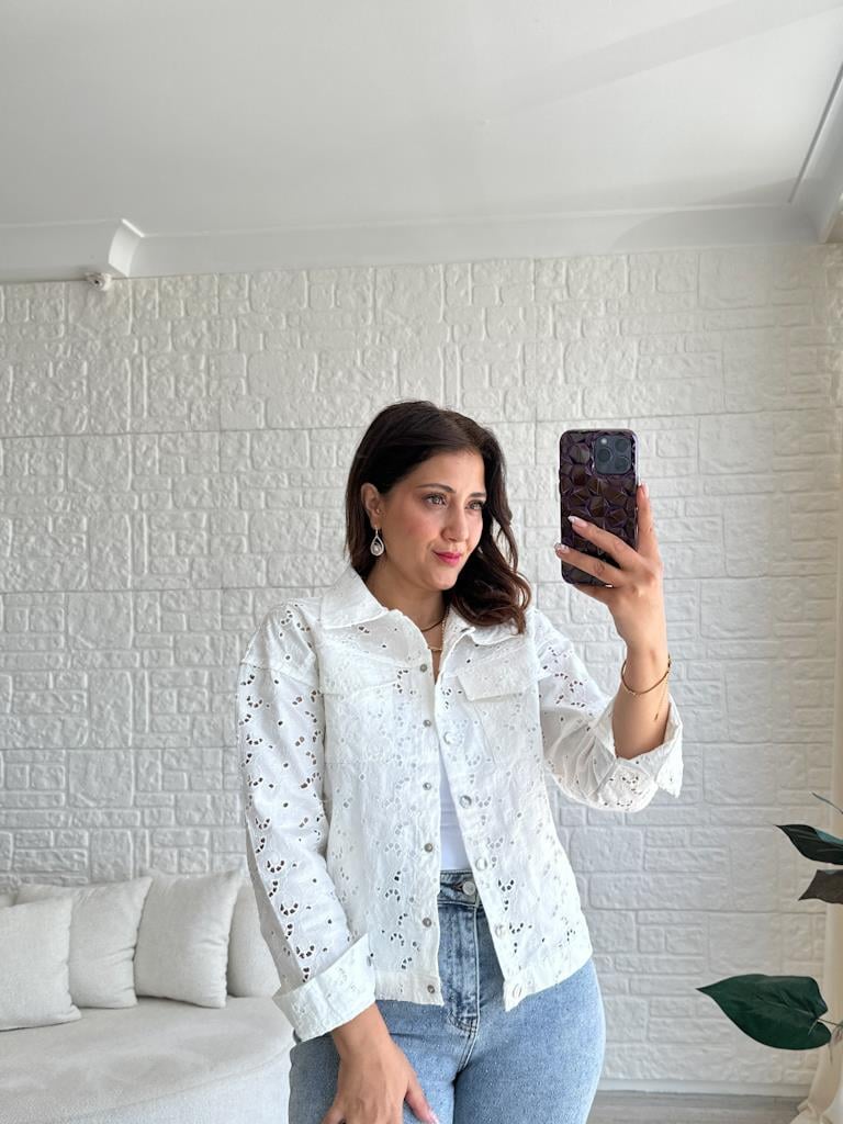 Beyaz Fisto İşlemeli Ceket