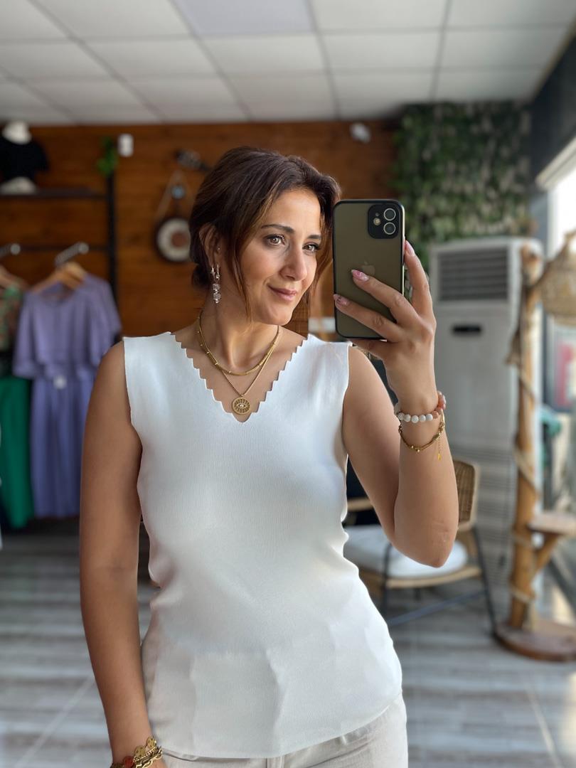 BEYAZ MERDİVEN YAKA BLUZ