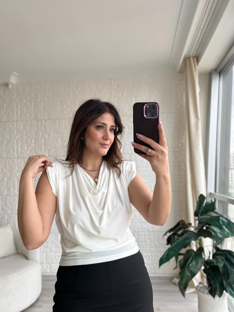 Beyaz Omuz Drapeli Vatkalı Degaje Yaka Sandy Bluz