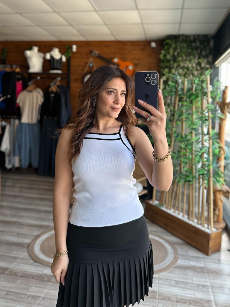 Beyaz Siyah Yaka Kol Çizgili Triko Bluz